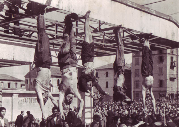 Mussolini_e_Petacci_a_Piazzale_Loreto,_1945